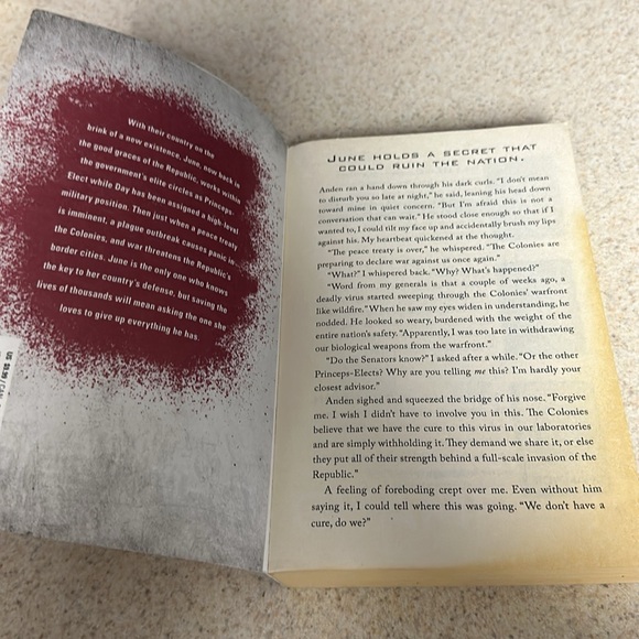 Champion by Marie Lu Book - Picture 5 of 5